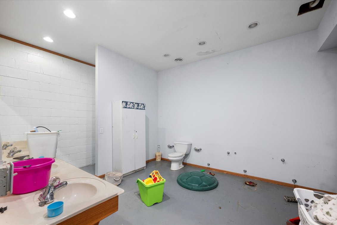 Image for MINIMUM BID AUCTION $499,000! 14614 King Rd