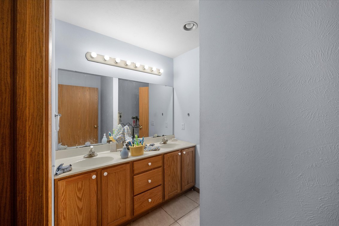 Image for MINIMUM BID AUCTION $499,000! 14614 King Rd