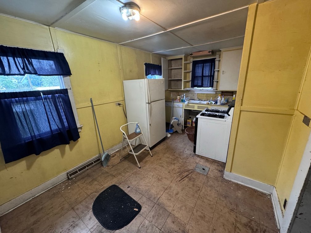 Image for MINIMUM BID AUCTION $12,000! 635 Plymouth St