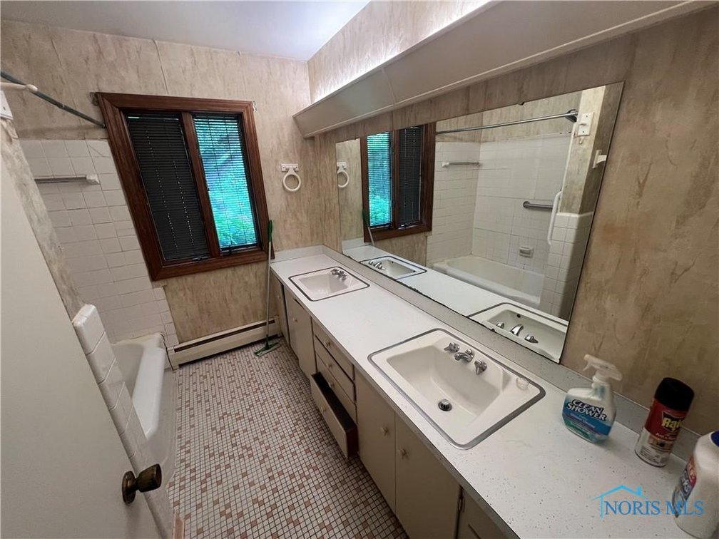 Image for MINIMUM BID AUCTION $199,000! 1035 Cherry St