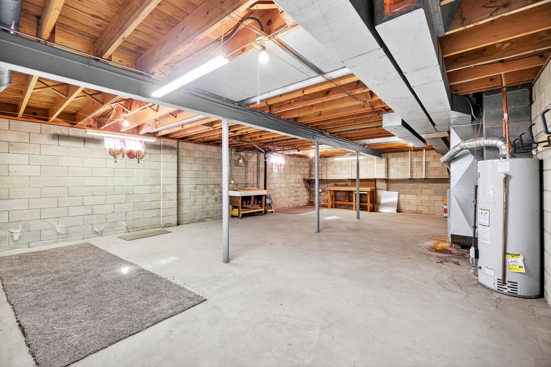 Image for MINIMUM BID AUCTION $99,000! 611 Miami St