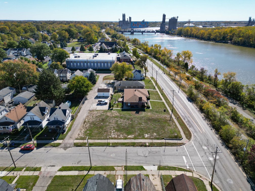 Image for MINIMUM BID AUCTION $99,000! 611 Miami St
