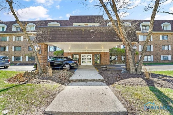 Image for MINIMUM BID AUCTION $110,000! 4343 W. Bancroft St # 4G