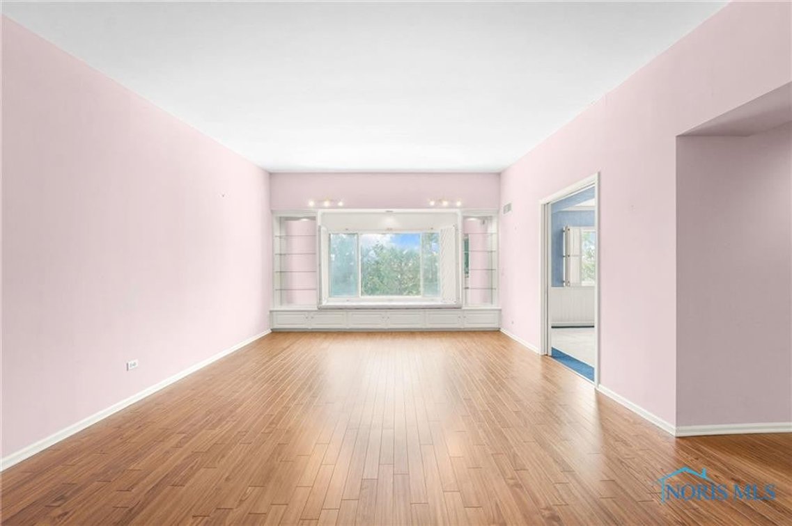 Image for MINIMUM BID AUCTION $110,000! 4343 W. Bancroft St # 4G
