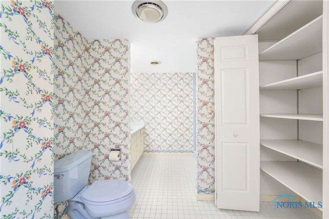 Image for MINIMUM BID AUCTION $110,000! 4343 W. Bancroft St # 4G