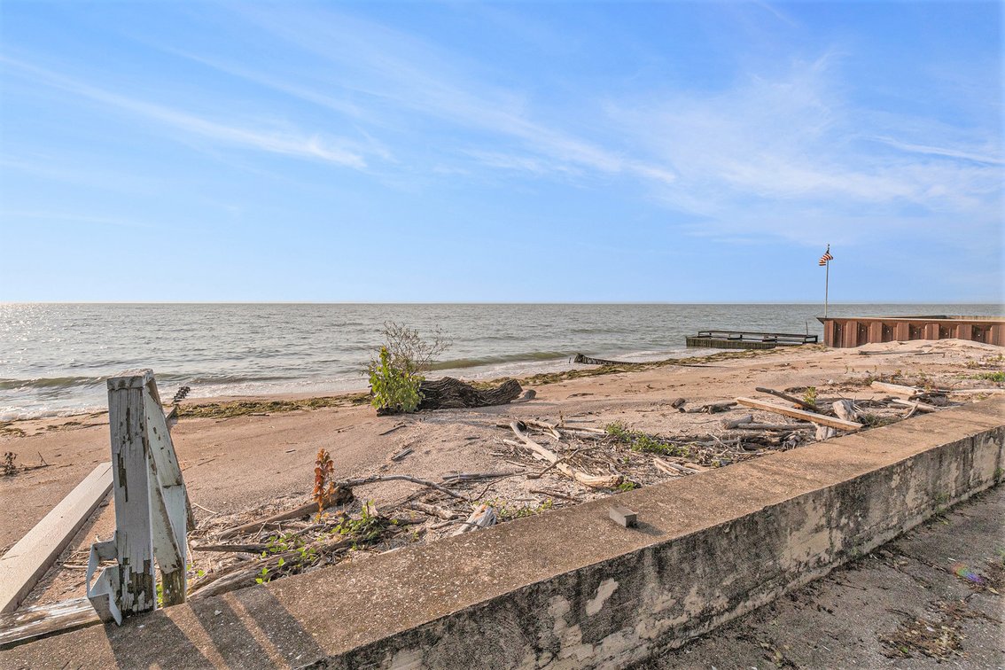 Image for MINIMUM BID AUCTION $425,000! 12294 Lakeshore Dr