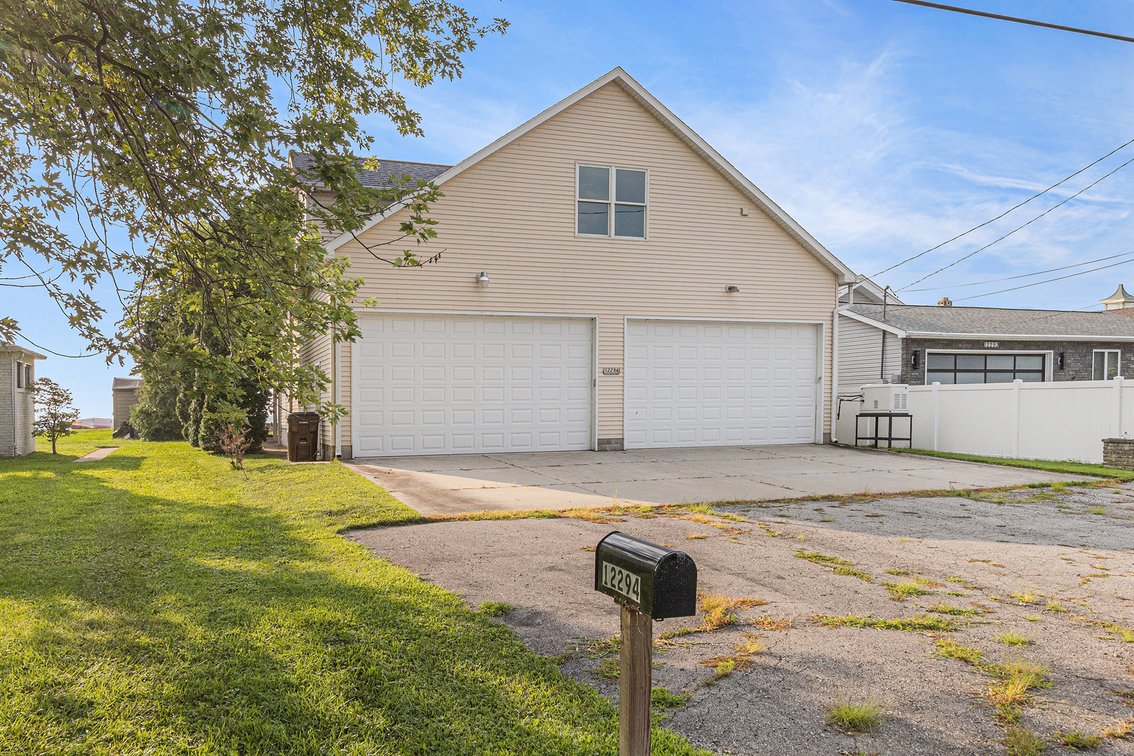 Image for MINIMUM BID AUCTION $425,000! 12294 Lakeshore Dr