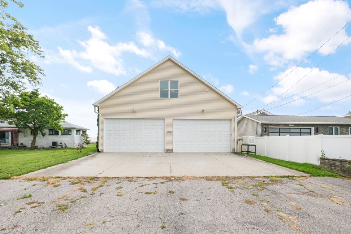 Image for MINIMUM BID AUCTION $425,000! 12294 Lakeshore Dr