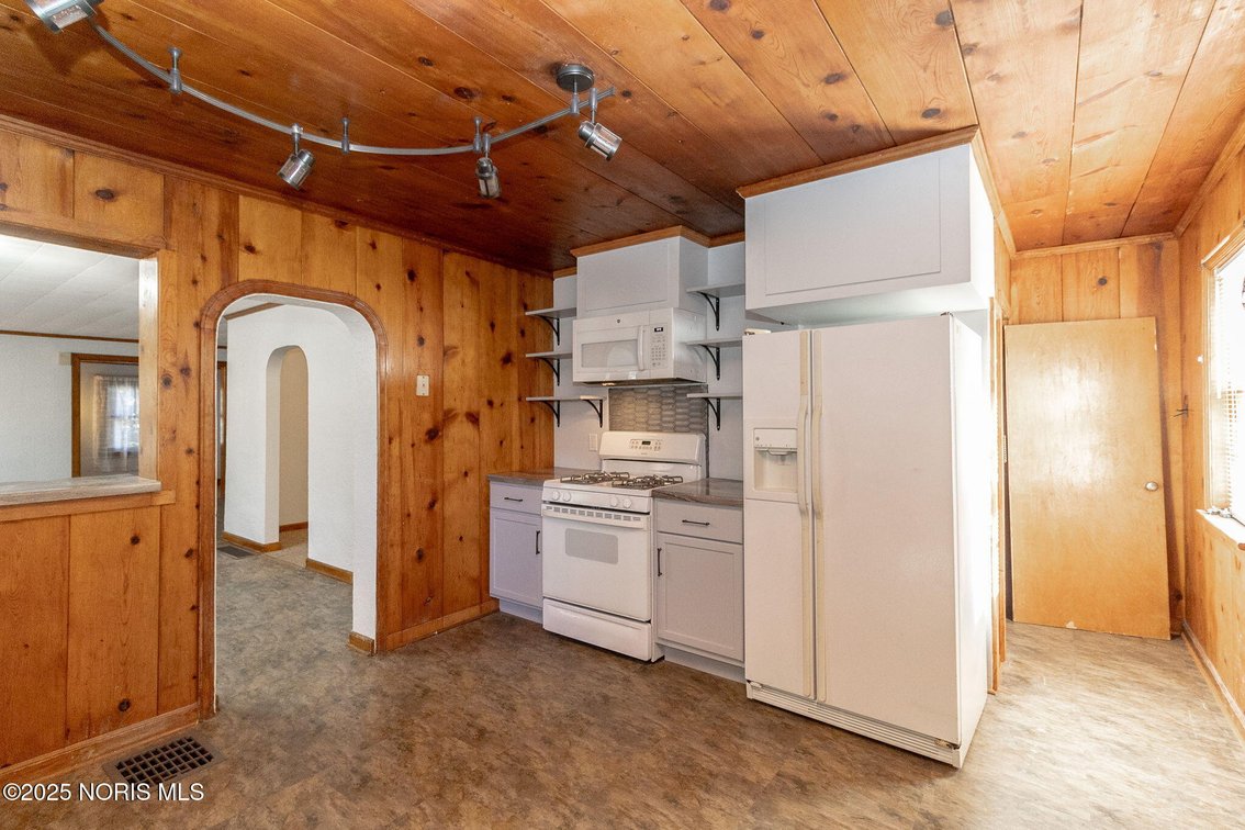 Image for MINIMUM BID AUCTION $139,000! 402 East Indiana