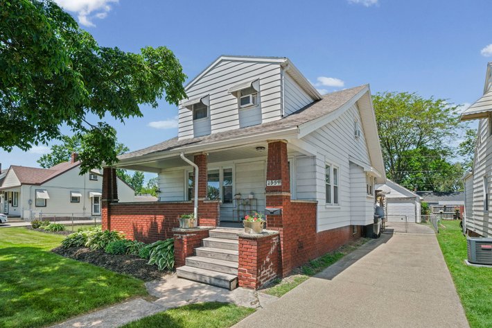 Image for MINIMUM BID AUCTION $99,000! 2559 106th St