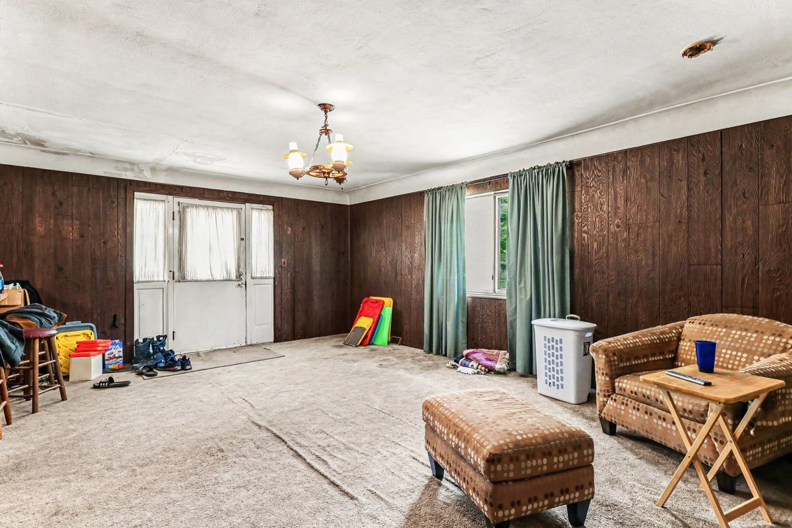 Image for MINIMUM BID AUCTION $149,000! 635 Glengary Rd