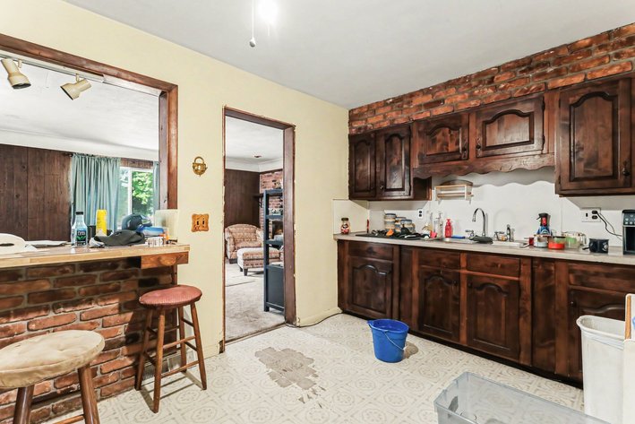 Image for MINIMUM BID AUCTION $149,000! 635 Glengary Rd