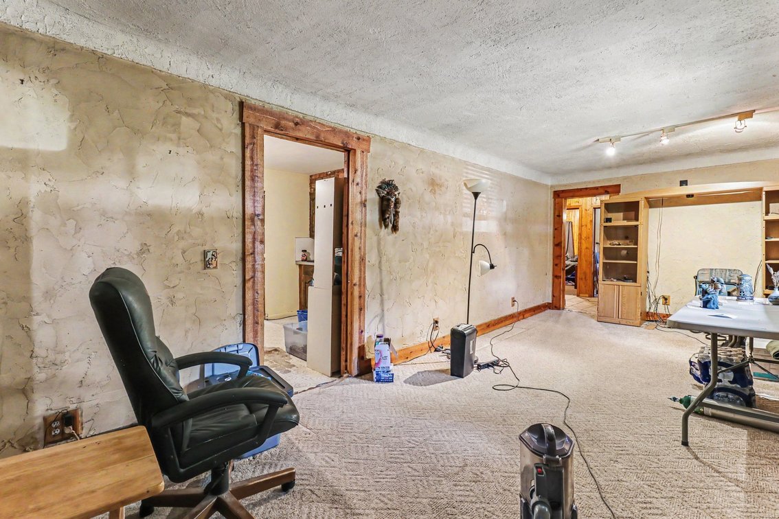 Image for MINIMUM BID AUCTION $149,000! 635 Glengary Rd