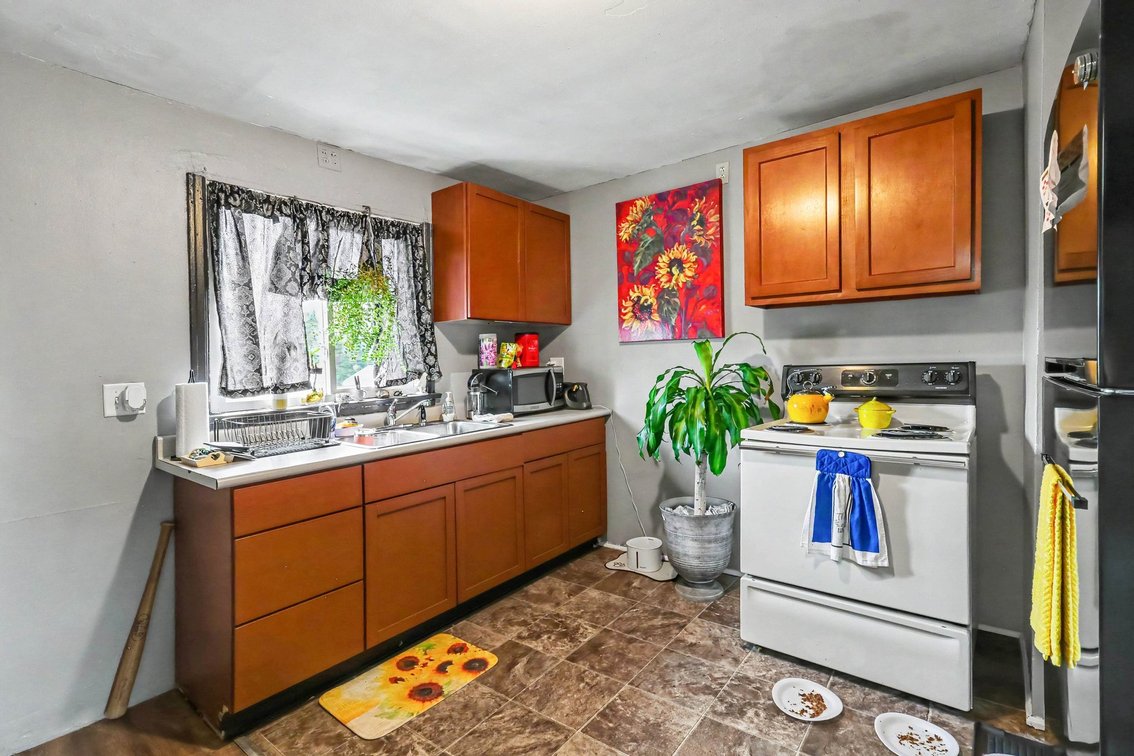 Image for MINIMUM BID AUCTION $49,000! 702 E Broadway