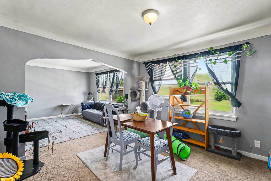 Image for MINIMUM BID AUCTION $49,000! 702 E Broadway