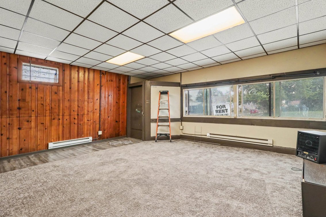 Image for MINIMUM BID AUCTION $49,000! 702 E Broadway
