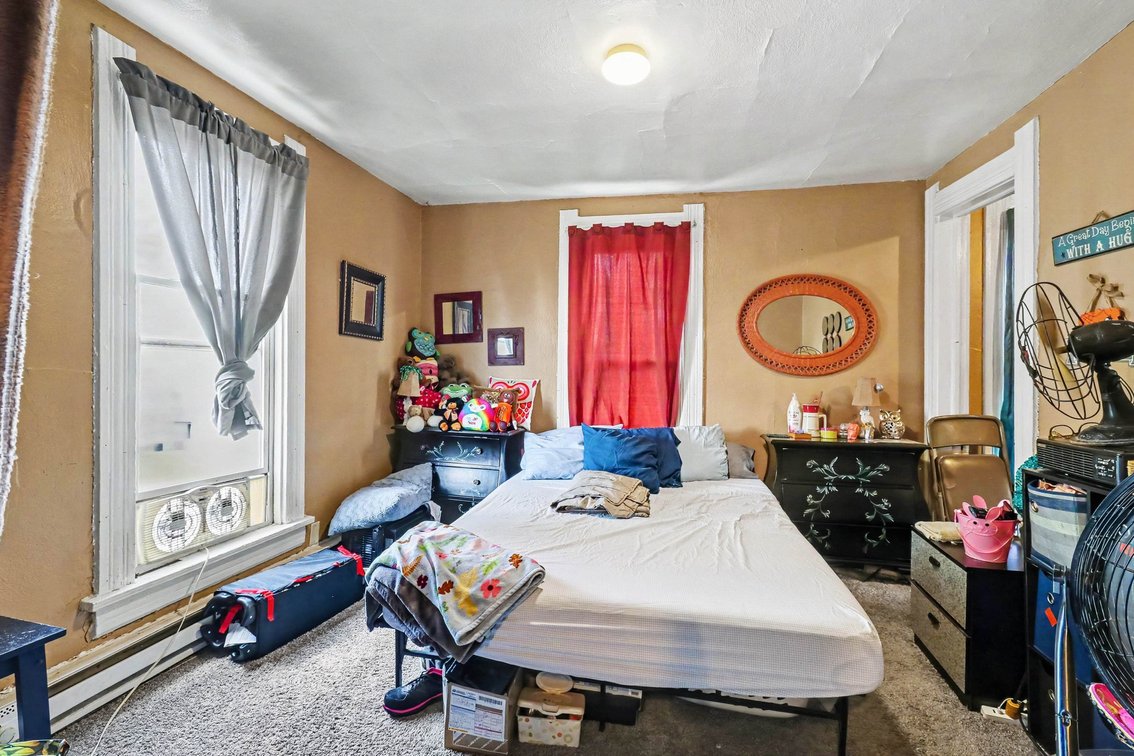 Image for MINIMUM BID AUCTION $49,000! 702 E Broadway
