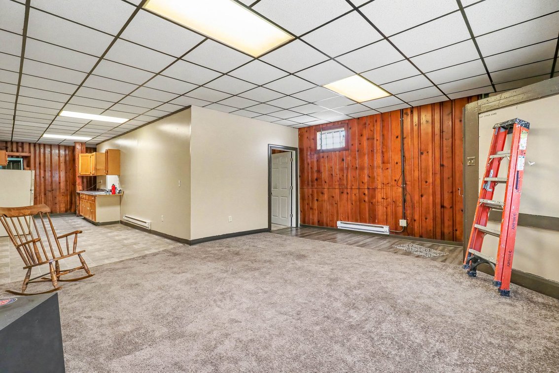 Image for MINIMUM BID AUCTION $49,000! 702 E Broadway