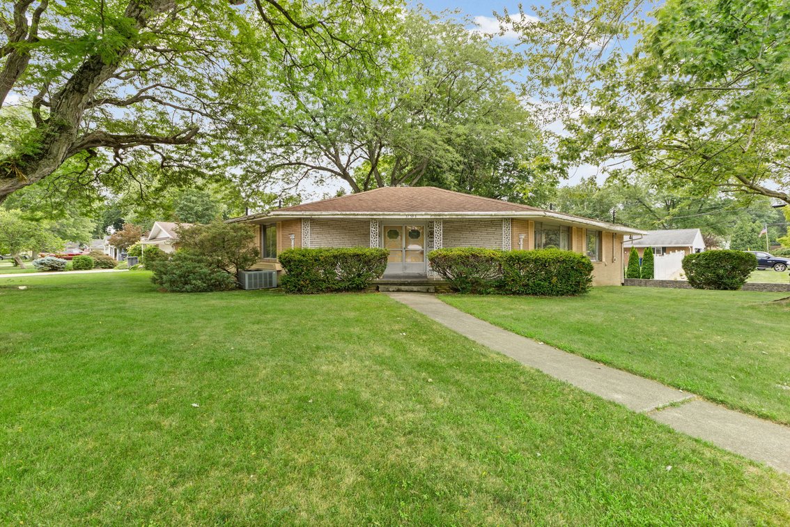 Image for MINIMUM BID AUCTION $119,000! 3739 S Beverly Hills Dr