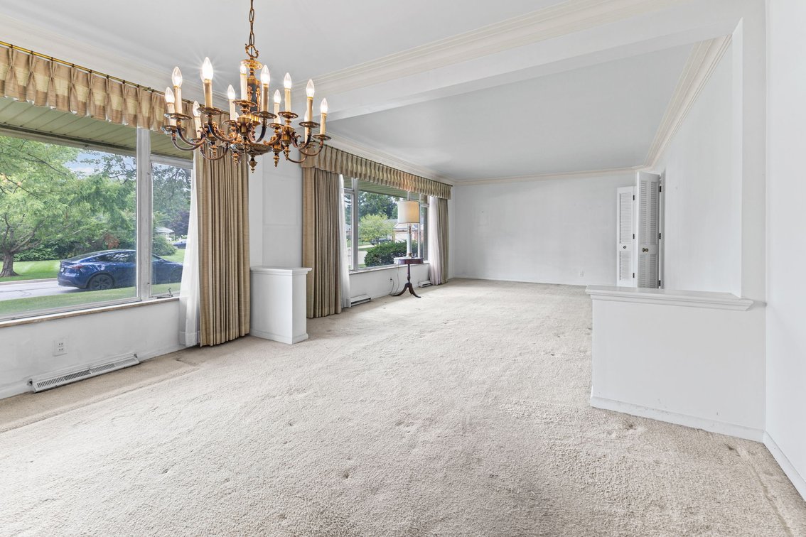 Image for MINIMUM BID AUCTION $119,000! 3739 S Beverly Hills Dr