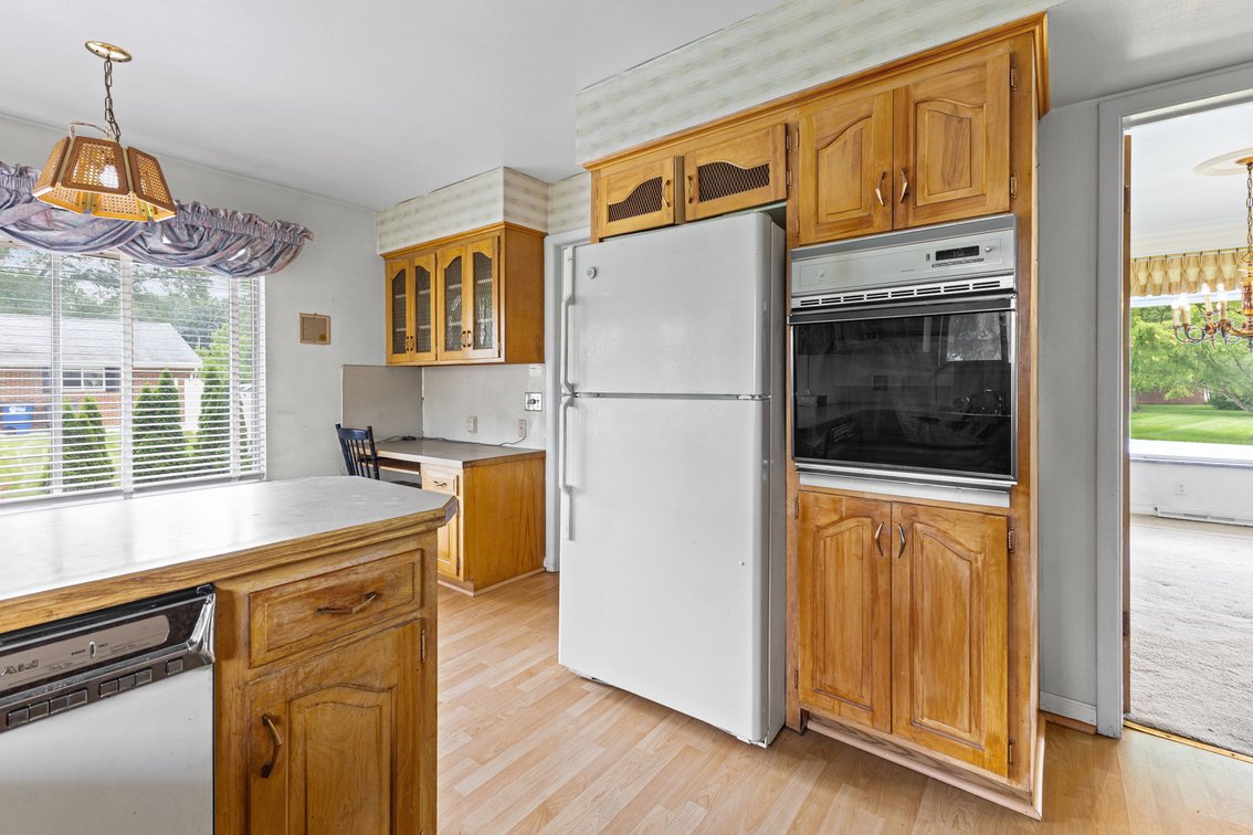 Image for MINIMUM BID AUCTION $119,000! 3739 S Beverly Hills Dr