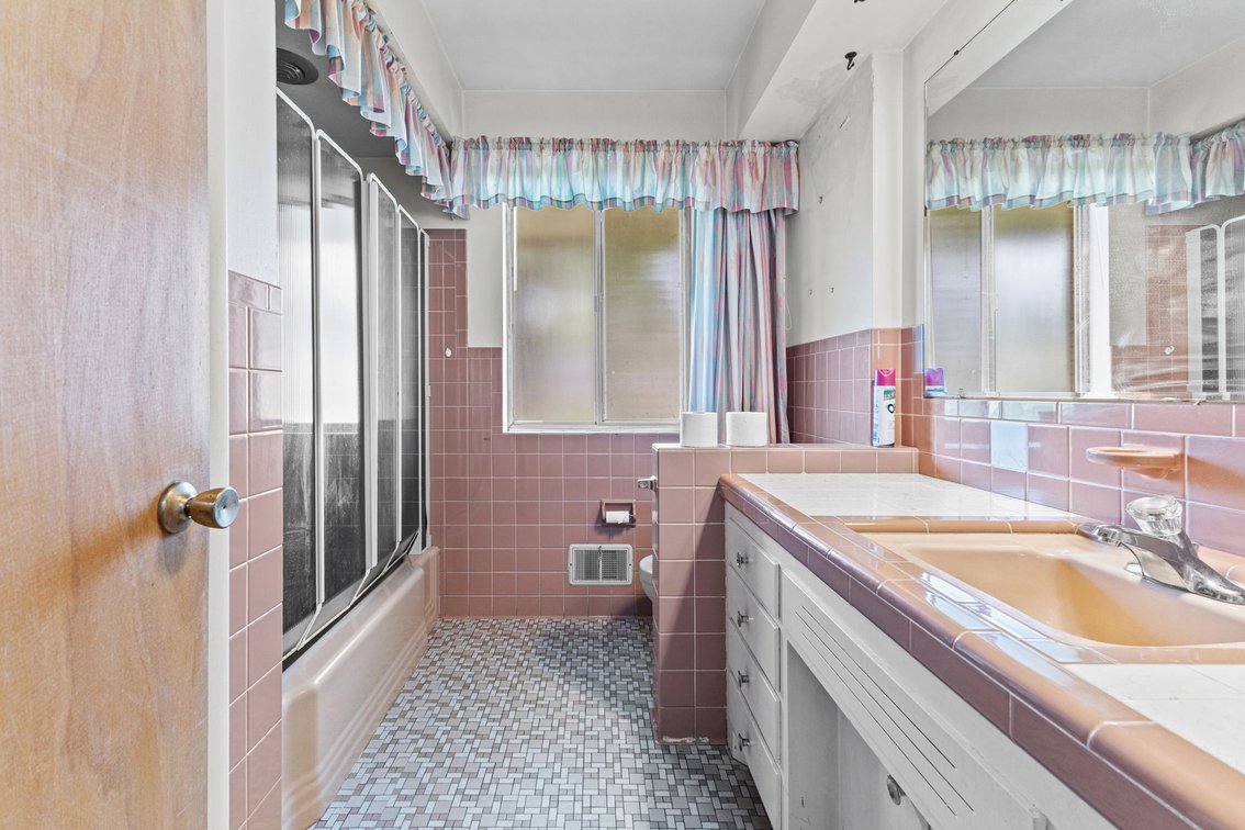 Image for MINIMUM BID AUCTION $119,000! 3739 S Beverly Hills Dr
