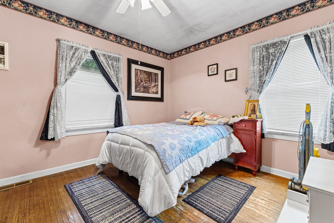 Image for MINIMUM BID AUCTION $119,000! 8905 Mandell Rd
