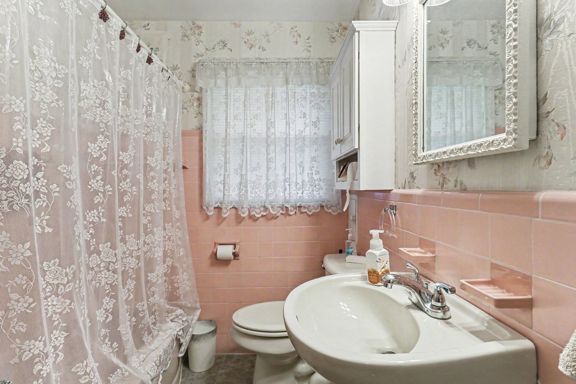Image for MINIMUM BID AUCTION $199,000! 2425 River Rd