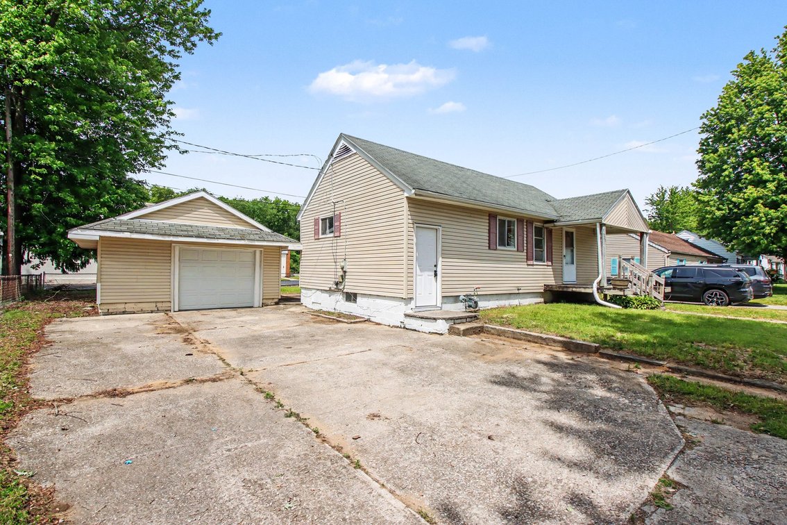 Image for MINIMUM BID AUCTION $89,000! 10909 Maple St