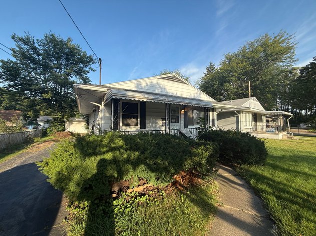 Image for MINIMUM BID AUCTION $50,000! 252 Kenmore Ave