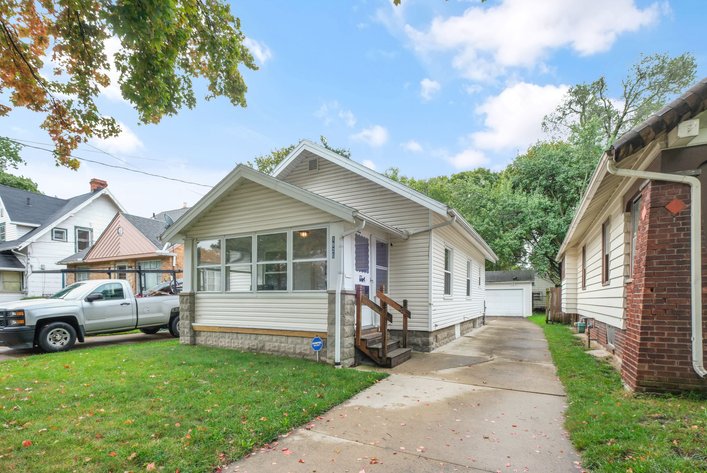 Image for MINIMUM BID AUCTION $50,000! 1825 Marne Ave