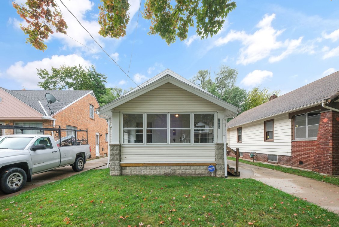 Image for MINIMUM BID AUCTION $50,000! 1825 Marne Ave