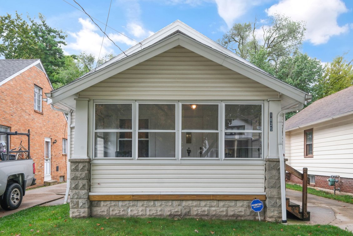 Image for MINIMUM BID AUCTION $50,000! 1825 Marne Ave