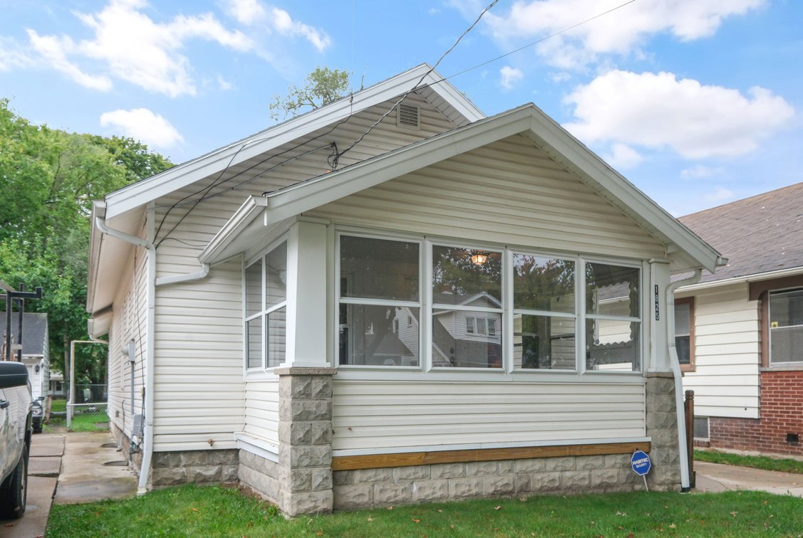 Image for MINIMUM BID AUCTION $50,000! 1825 Marne Ave