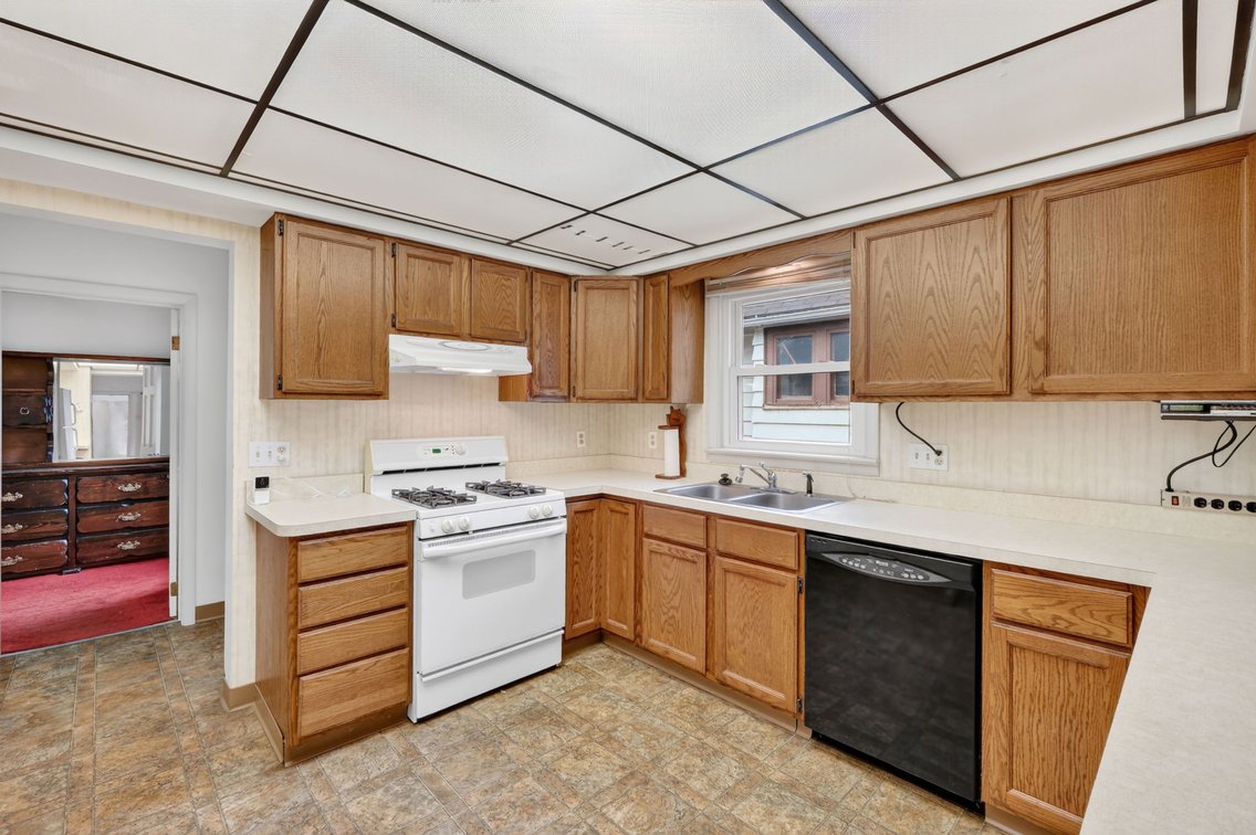 Image for MINIMUM BID AUCTION $50,000! 1825 Marne Ave