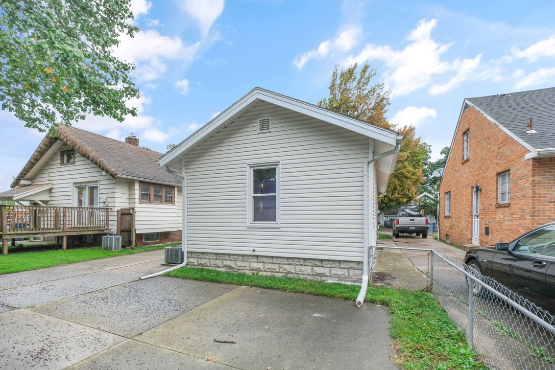 Image for MINIMUM BID AUCTION $50,000! 1825 Marne Ave