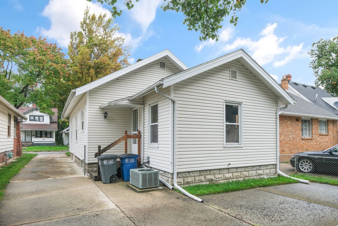 Image for MINIMUM BID AUCTION $50,000! 1825 Marne Ave