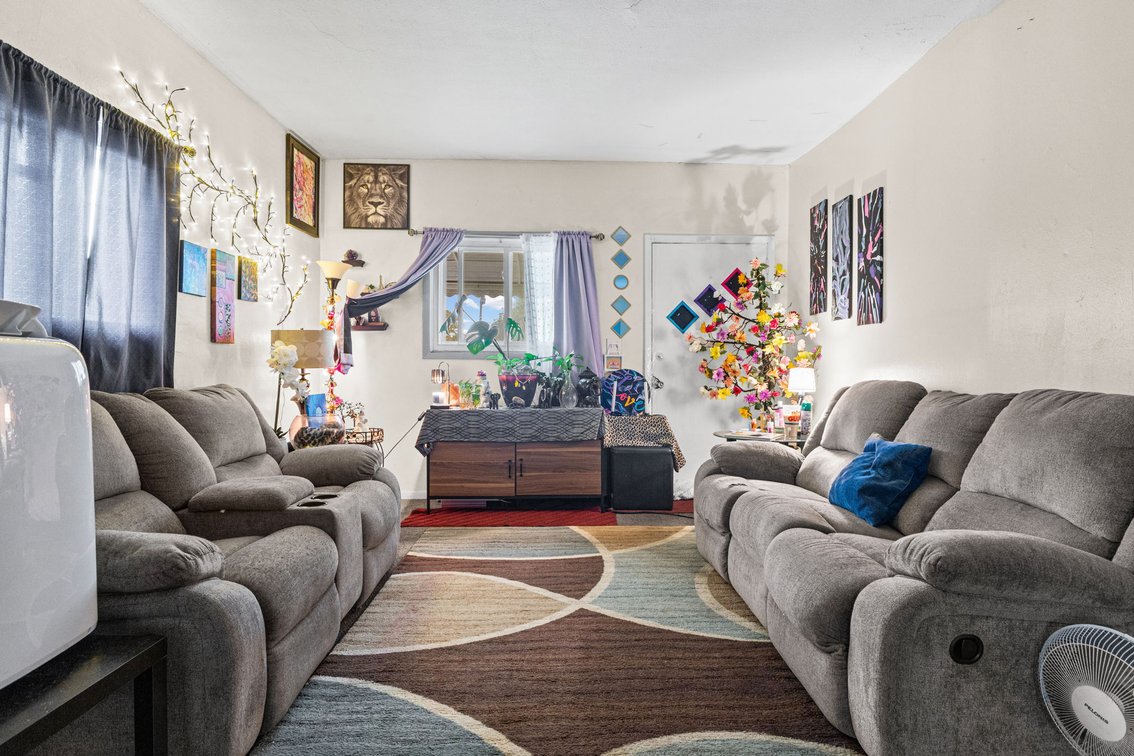 Image for MINIMUM BID AUCTION $49,000! 647 Nicholas St