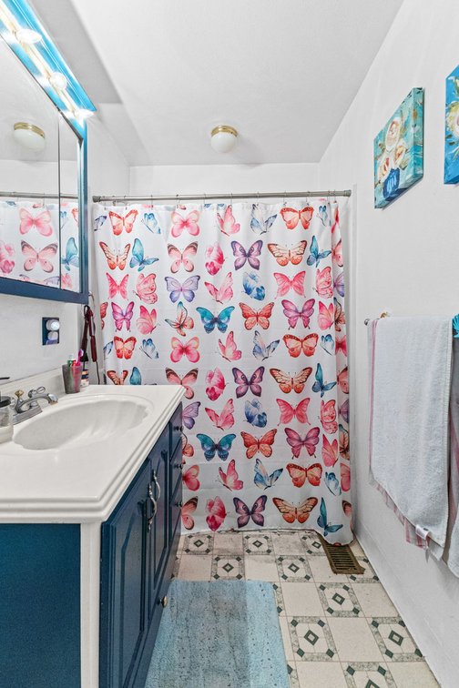 Image for MINIMUM BID AUCTION $49,000! 647 Nicholas St