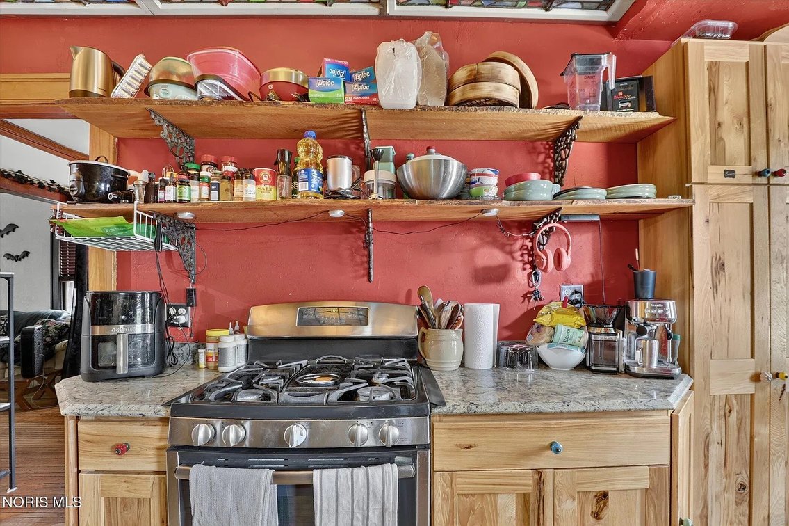 Image for MINIMUM BID AUCTION $400,000! 2341 Parkwood Ave