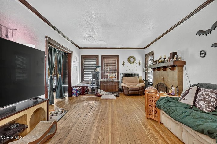Image for MINIMUM BID AUCTION $400,000! 2341 Parkwood Ave