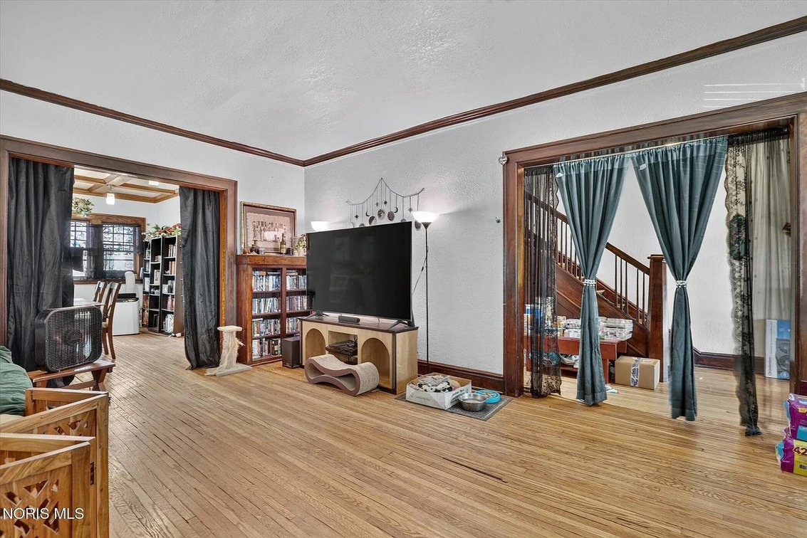 Image for MINIMUM BID AUCTION $400,000! 2341 Parkwood Ave