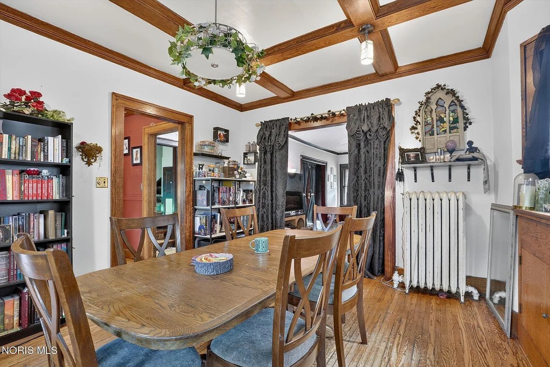 Image for MINIMUM BID AUCTION $400,000! 2341 Parkwood Ave