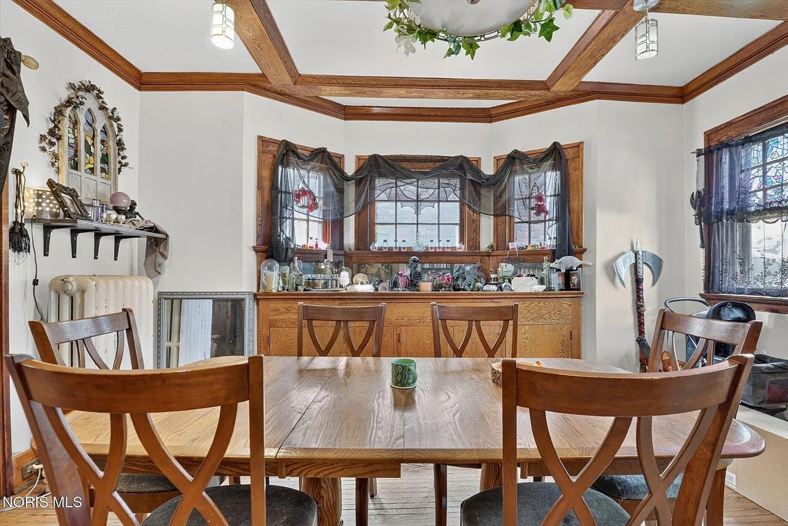 Image for MINIMUM BID AUCTION $400,000! 2341 Parkwood Ave
