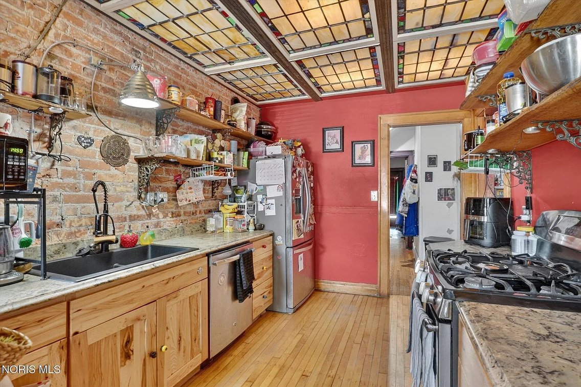 Image for MINIMUM BID AUCTION $400,000! 2341 Parkwood Ave