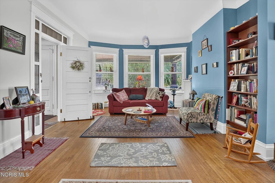 Image for MINIMUM BID AUCTION $100,000! 2268 Parkwood Ave