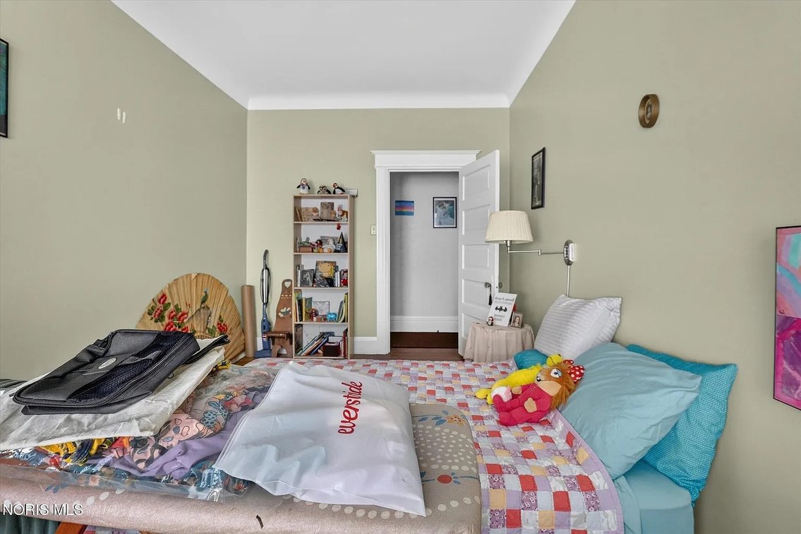Image for MINIMUM BID AUCTION $100,000! 2268 Parkwood Ave