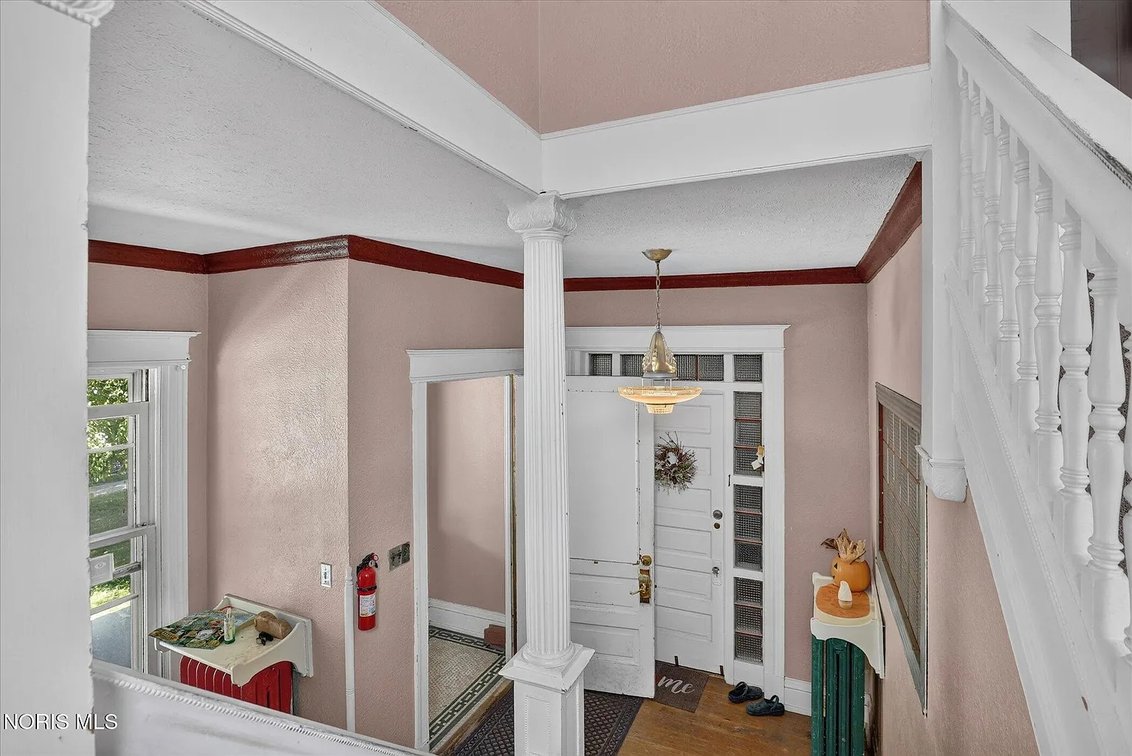 Image for MINIMUM BID AUCTION $100,000! 2268 Parkwood Ave