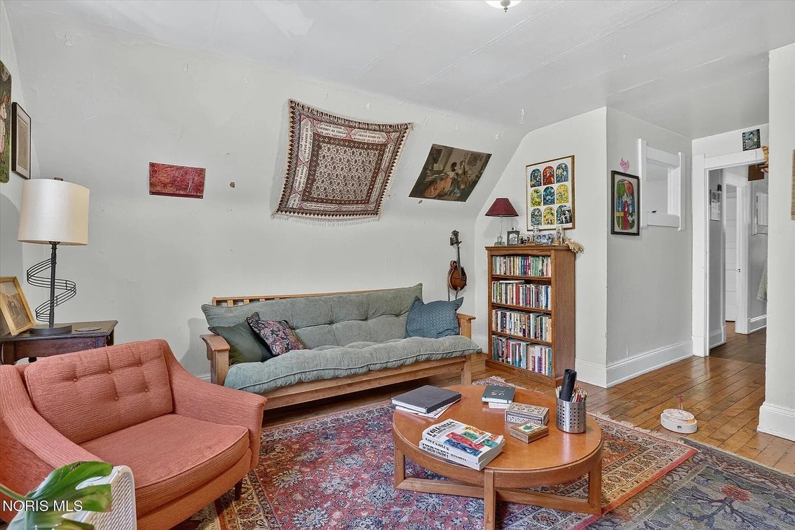 Image for MINIMUM BID AUCTION $100,000! 2268 Parkwood Ave
