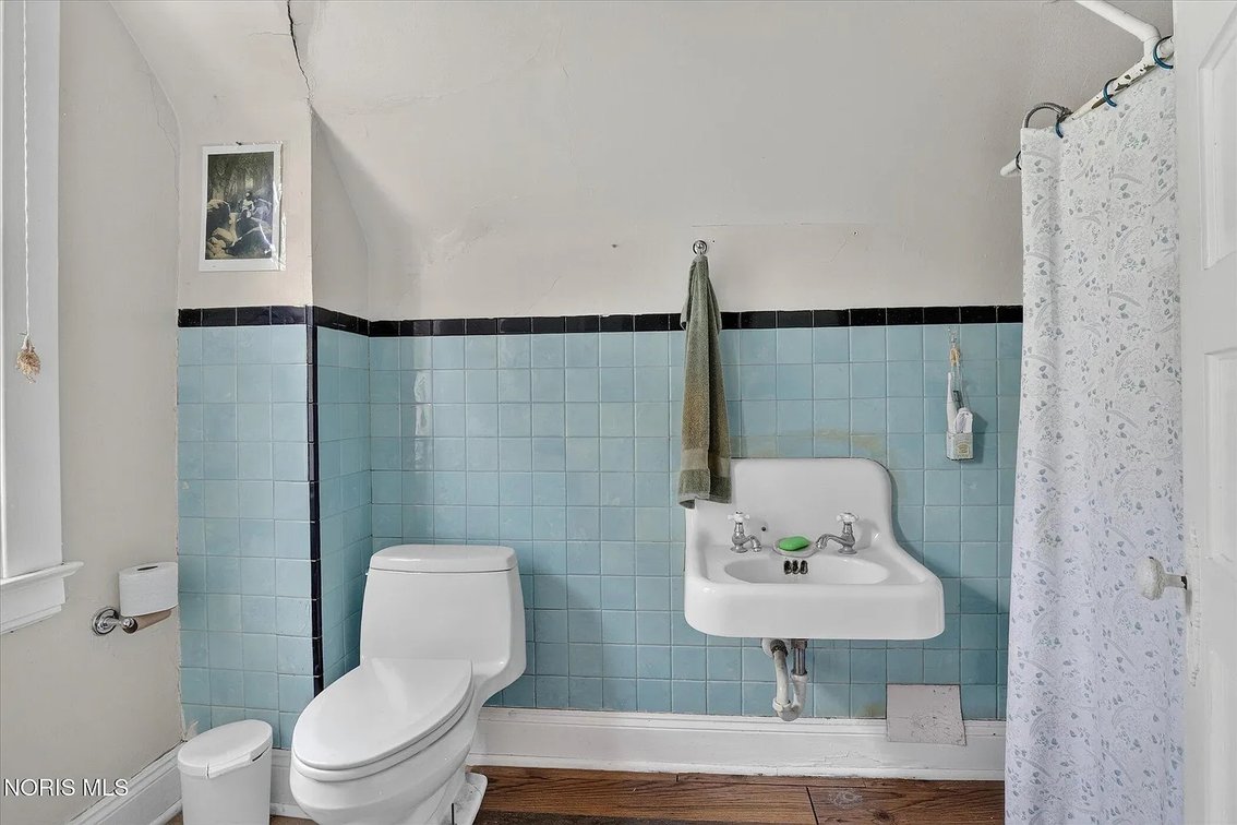 Image for MINIMUM BID AUCTION $100,000! 2268 Parkwood Ave